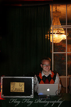 Swing disc jockey David Kågedal djing at Dekadans. Photo: Copyright Henrik Eriksson.