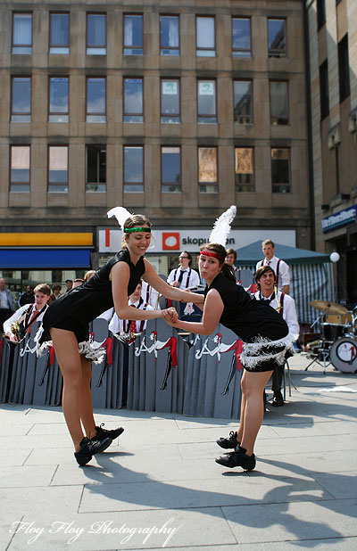 Charleston dancing. Concert by Phontrattarne at Stora Torget. Copyright: Henrik Eriksson. The photo may not be used elsewhere without my permission.