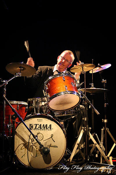 Björn Sjödin (drums) played at a concert at Katalin with the Swedish Swing Society. Copyright: Henrik Eriksson. The photo may not be used elsewhere without my permission.