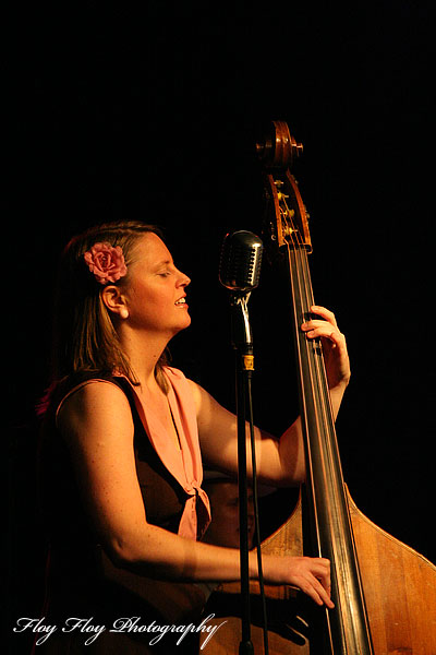 Emma Sannervik (bass). Sweet Emma & The Mood Swingers. Copyright: Henrik Eriksson. The photo may not be used elsewhere without my permission.