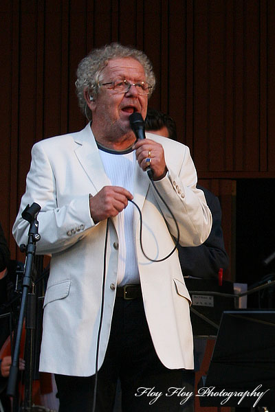 Claes Jansson (vocals). VSOP at Parksnäckan. Copyright: Henrik Eriksson. The photo may not be used elsewhere without my permission.