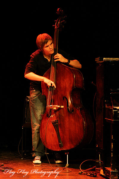 Petter Olofsson (bass), Johan Chistoffersson 4 at Youth Jazz Contest 2007. Copyright: Henrik Eriksson. The photo may not be published elsewhere without written permission.